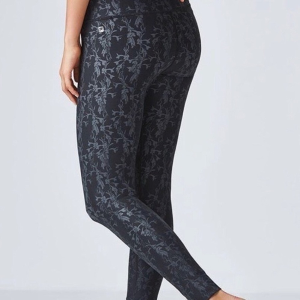 NEW Fabletics Salar Shaping Leggings w Moisture Wick